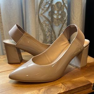 Johnston & Murphy Size 7 nude patent leather sling back heel.